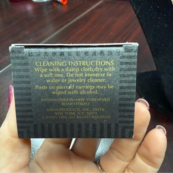 Avon Claddaugh  Goldtone Necklace NIB vintage 1992 - Picture 4 of 7